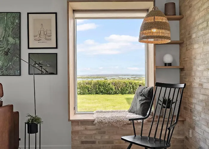 3 Bedroom Cozy In 펜션 Tarm